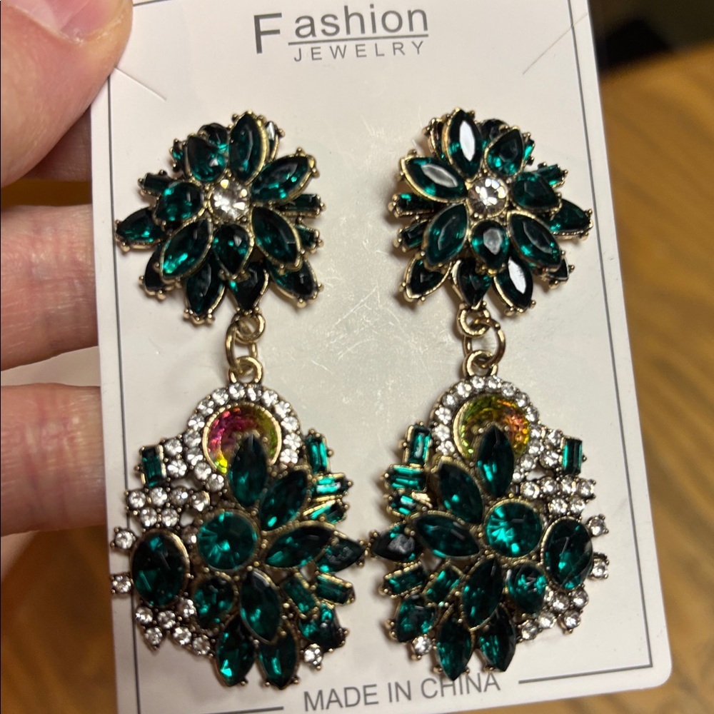 Fashion Jewelry Emerald and Gold Drop Earrings